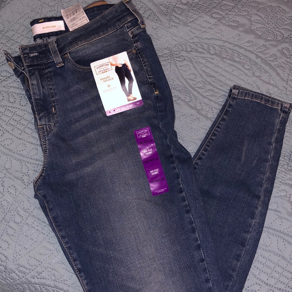Signature Levi’s Strauss mid rise skinny jeans